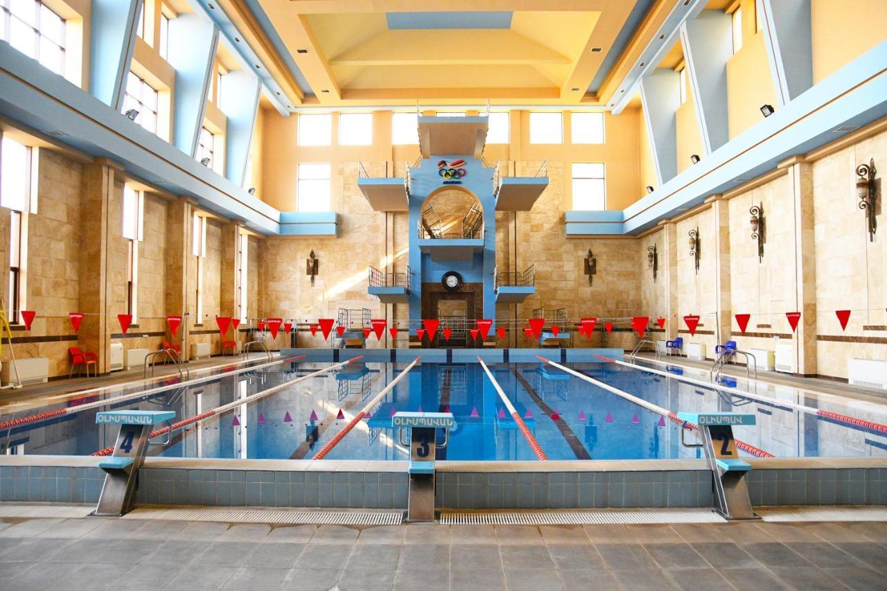 Olympavan Hotel Ереван Экстерьер фото