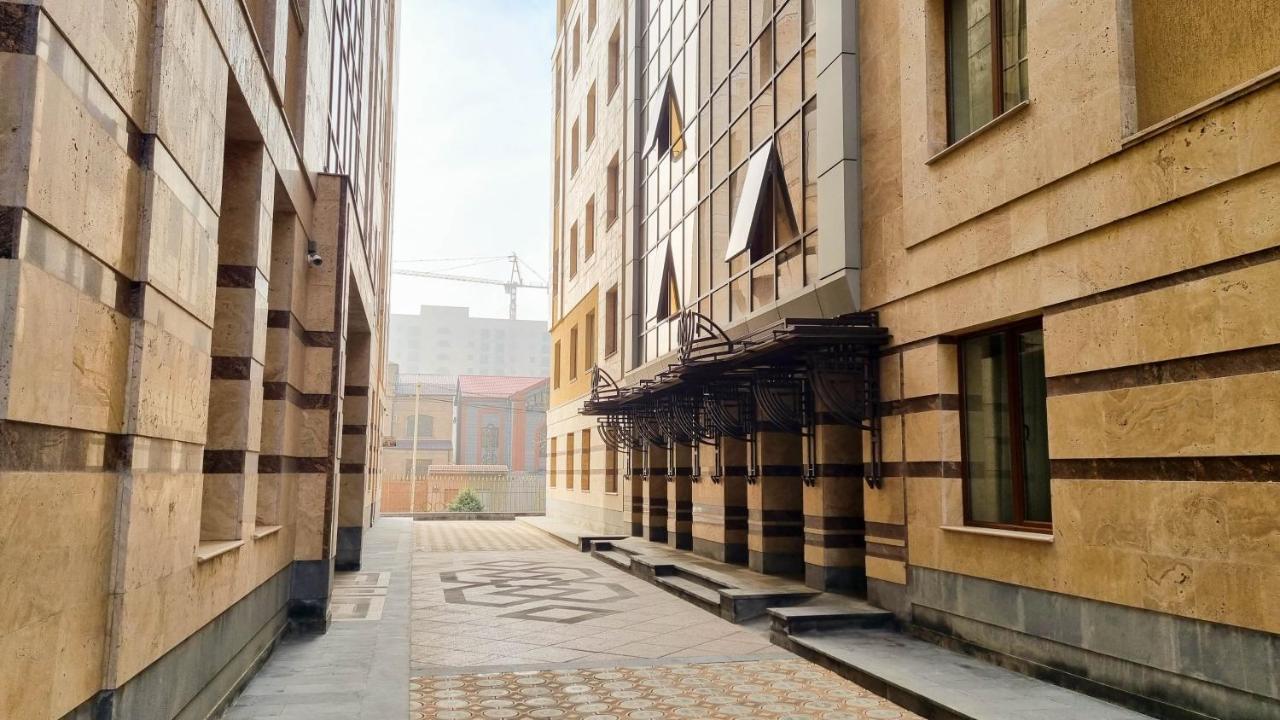 Olympavan Hotel Ереван Экстерьер фото