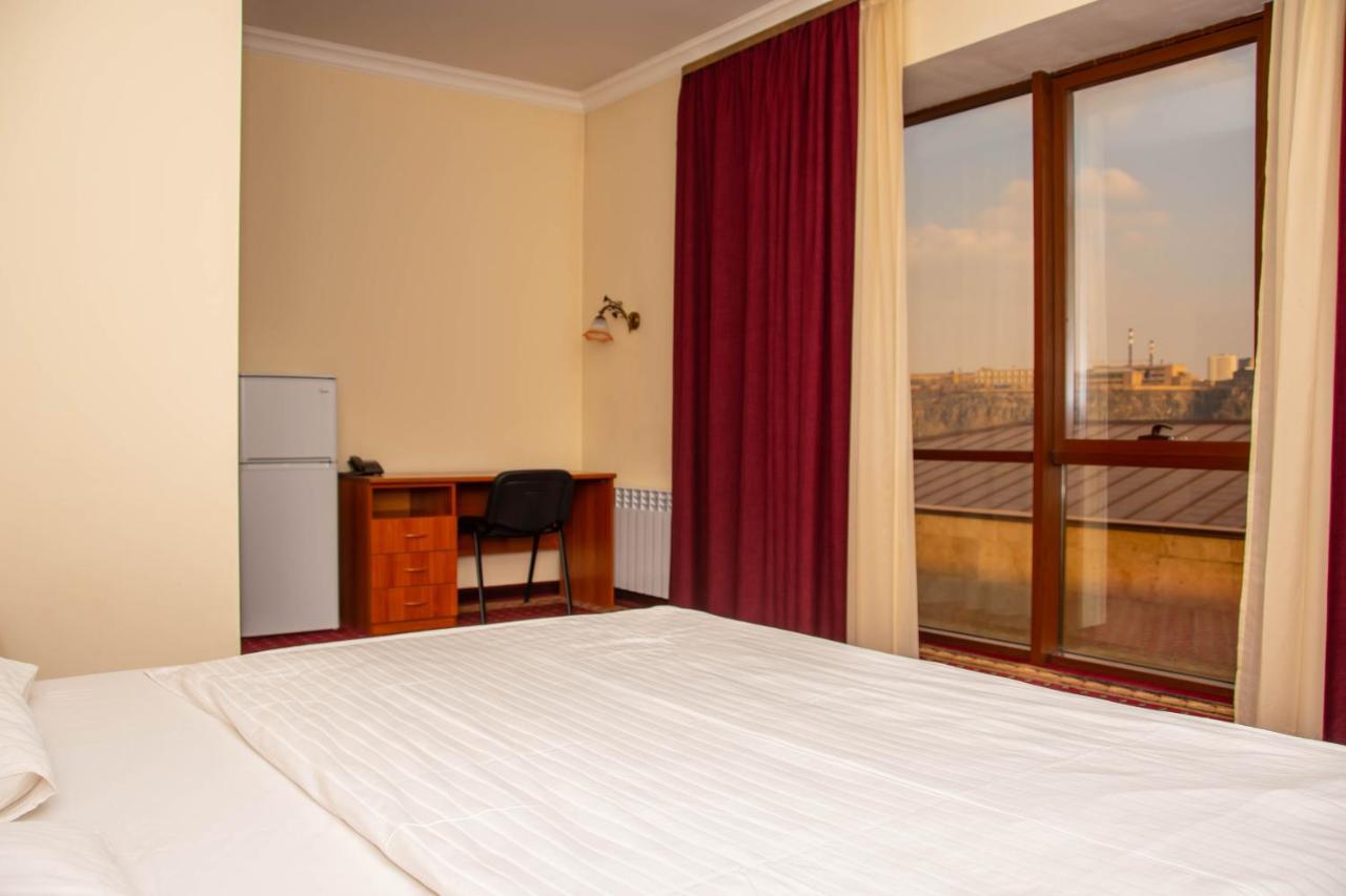 Olympavan Hotel Ереван Экстерьер фото