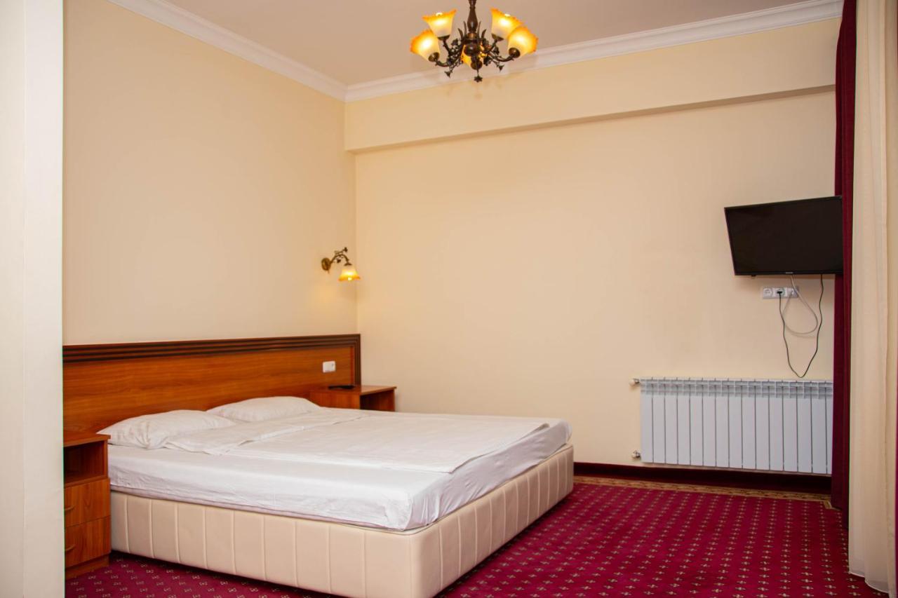 Olympavan Hotel Ереван Экстерьер фото