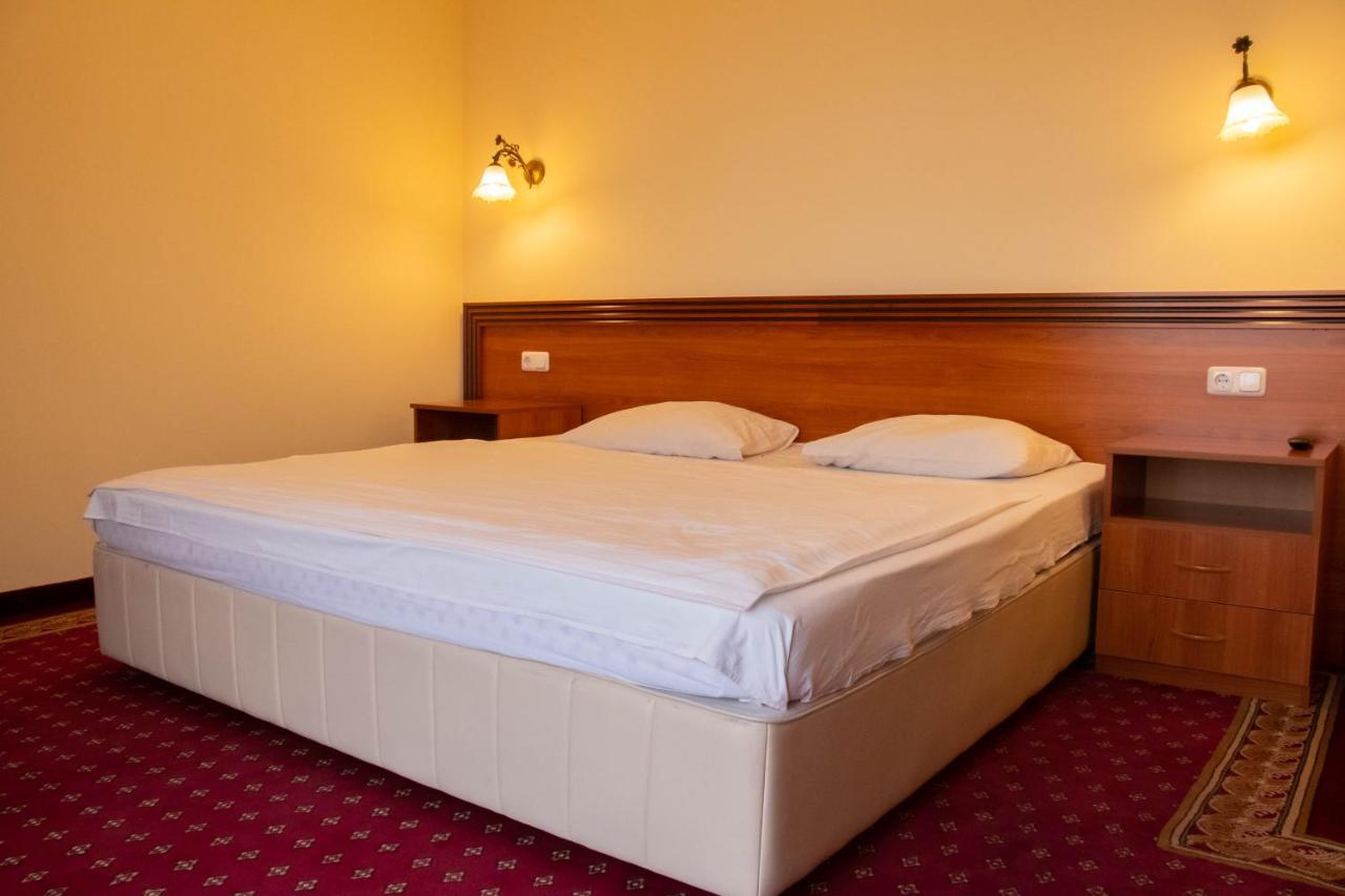 Olympavan Hotel Ереван Экстерьер фото