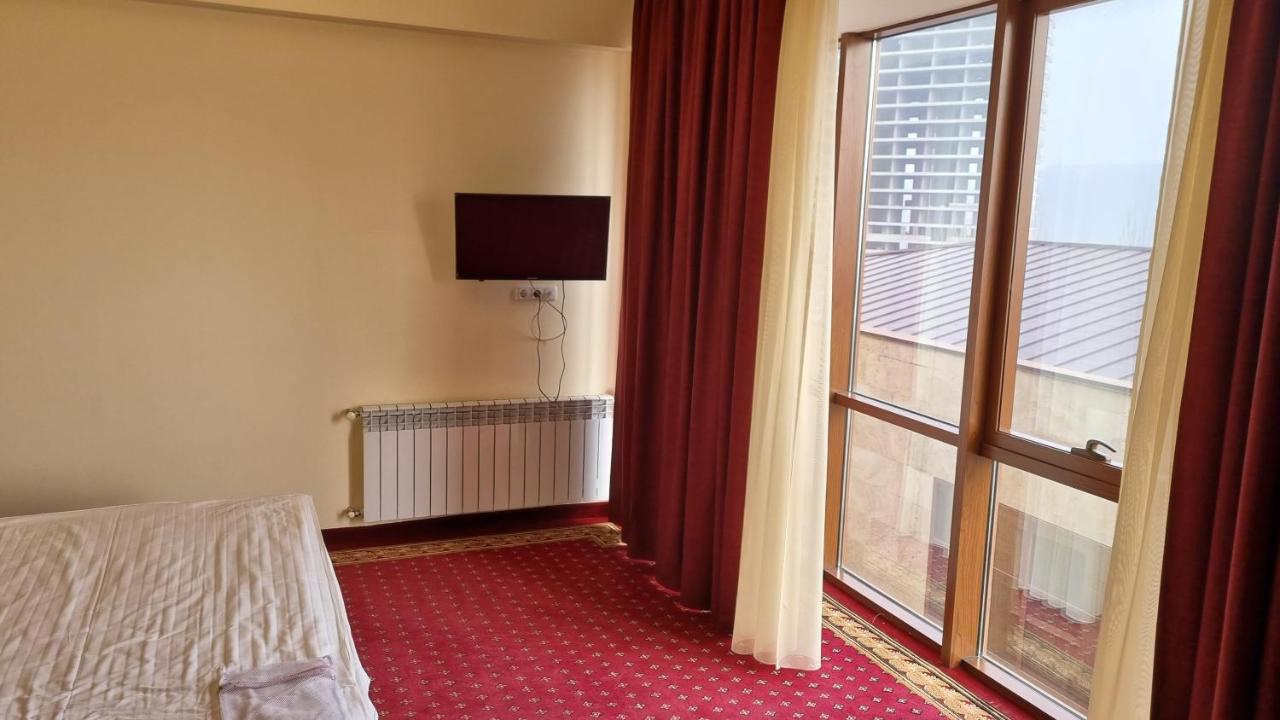 Olympavan Hotel Ереван Экстерьер фото