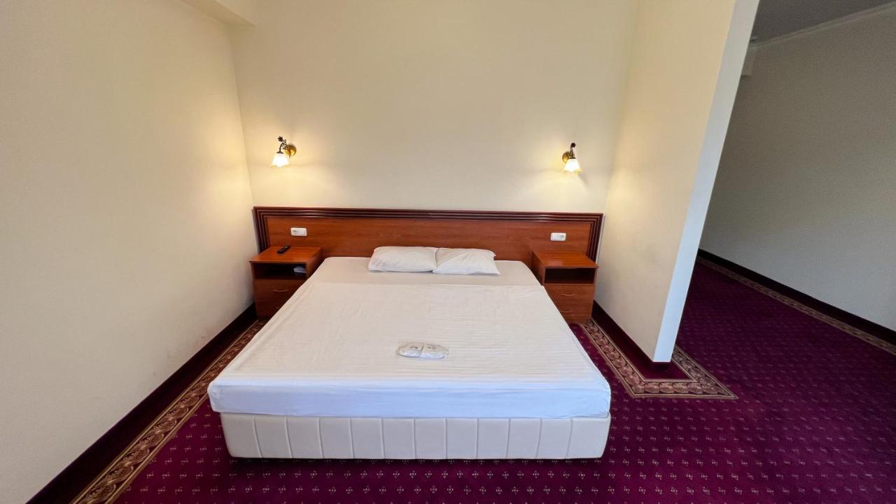 Olympavan Hotel Ереван Экстерьер фото
