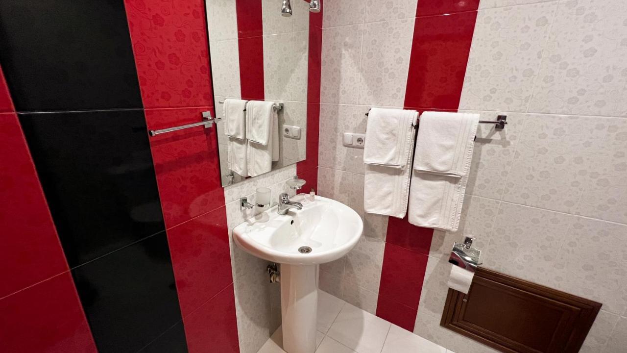 Olympavan Hotel Ереван Экстерьер фото