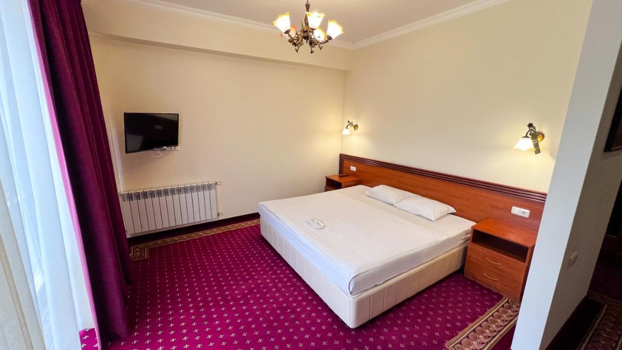 Olympavan Hotel Ереван Экстерьер фото