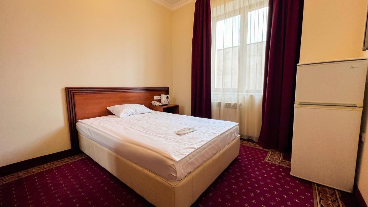 Olympavan Hotel Ереван Экстерьер фото